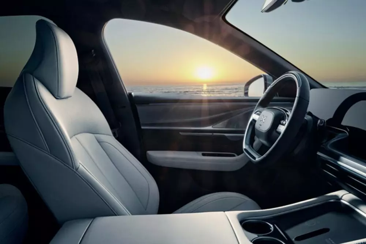 Giá Xpeng P7i 2023 khởi điểm bắt đầu từ 249.900 – 339.900 nhân dân tệ (tương đương 849 triệu đồng đến 1,15 tỷ đồng). Đến nay, hãng xe Trung Quốc đã tiếp tục tung ra thêm 1 phiên bản khác, với điểm mạnh là giá thành giảm đáng kể, tuy nhiên, thời lượng pin cũng bị giảm đi