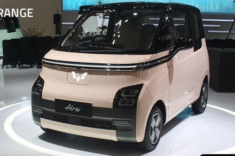 Ngoài việc giảm giá bán sốc cho Hongguang Mini EV và Air EV, hãng xe Trung Quốc Wuling còn đang lên kế hoạch tổ chức cho sự kiện ra mắt đại lý chính hãng đầu tiên ở Việt Nam, trong đó, Hongguang Mini EV chắc suất được phân phối chính thức, còn Air EV có được bán hay không vẫn là 1 ẩn số.