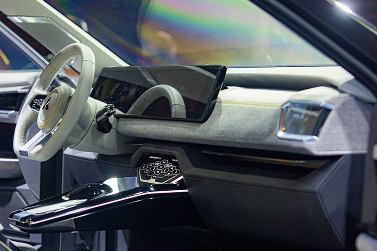 Tiếp theo là hệ thống trợ lực phanh BA; Hệ thống cân bằng điện tử; Hệ thống kiểm soát lực kéo; Hệ thống kiểm soát hành trình; Cruise Control; Cảnh báo phương tiện cắt ngang khi lùi; Đèn nháy báo phanh khẩn cấp; Cảm biến đỗ xe…