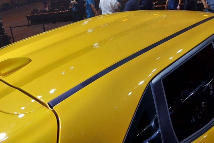 Các trang bị khác bao gồm Ghế bọc da tổng hợp; Sạc điện thoại không dây; Hệ thống đèn viền Ambient Light; Hộc lạnh đựng găng; 20 ngăn chứa đồ; Hệ thống âm thanh; Yamaha Premium Dynamic Sound; Hệ thống điều hòa tự động 2 vùng; Phanh tay điện tử và tự động giữ phanh tạm thời; Chìa khóa thông minh; Khởi động nút bấm.