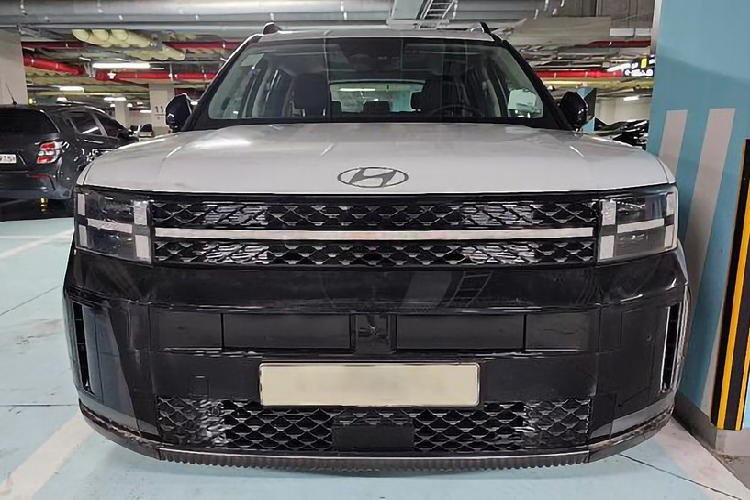 Thứ hai là hệ truyền động hybrid (HEV), bao gồm máy xăng 4 xi-lanh, tăng áp, dung tích 1.6L, mô-tơ điện và hộp số tự động 6 cấp. Thứ ba là động cơ xăng GDI 4 xi-lanh, hút khí tự nhiên, dung tích 2.5L, đi với hộp số tự động 8 cấp. Cả 3 tùy chọn động cơ này đều chỉ kết hợp với hệ dẫn động 1 cầu.