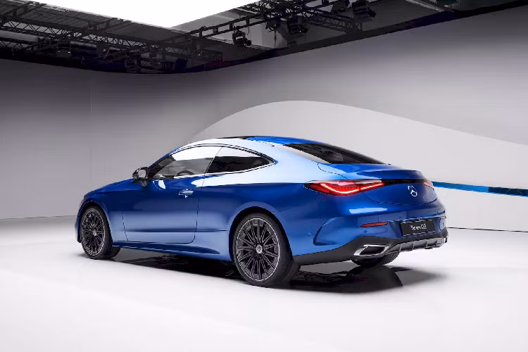 Tuy nhiên trong tương lai gần, Mercedes-Benz sẽ cho giới thiệu thêm kiểu thân cabriolet với mui xếp mở, đồng thời cũng sẽ ra mắt bản AMG hiệu năng cao. Dự kiến bản AMG sẽ là CLE 53 dùng động cơ M256 3.0L 6 xy-lanh tăng áp có công suất 435 mã lực và mô-men xoắn 560 Nm.