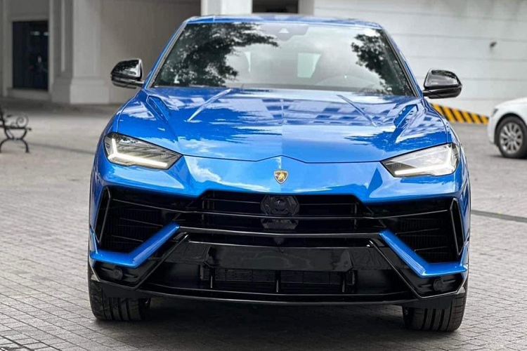 Phần mặt tiền xe với 2 hốc gió bên mở rộng hơn, tạo ra tính khí động học cũng như làm mát cho đĩa phanh trước của xe. Dù vậy, chi tiết này phải người đam mê lắm, mới nhận ra được sự khác biệt.