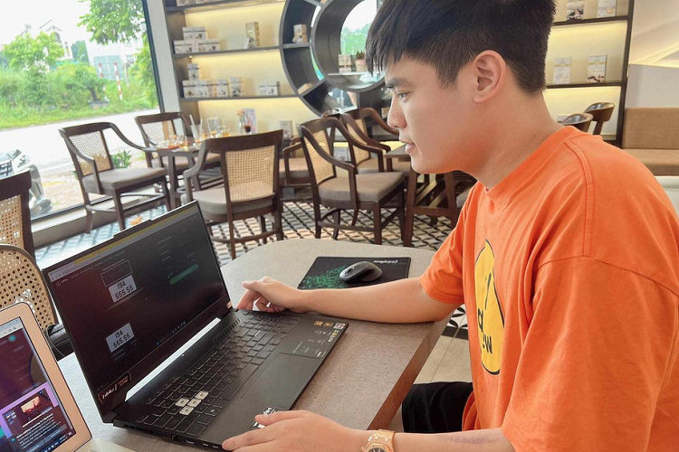 "Khi có 5 ngũ phúc: phú, quý, thọ, khang, ninh và là con số của đời người, tượng trưng cho danh dự, uy lực, và quyền lực, đạo quân tử phải có 5 đức tính cần thiết của con người: nhân, nghĩa, lễ, trí, tín. Con số 5 còn có ý nghĩa huyền bí, biểu thị cho ngũ hành kim, mộc, thủy, hỏa, thổ. Vì thế, số 5 được xem là con số may mắn, tượng trưng cho những điều tốt đẹp, phúc đức và phước lộc, biểu trưng cho thế giới vật chất và đại diện cho sự sinh sôi nảy nở của thế giới xung quanh".