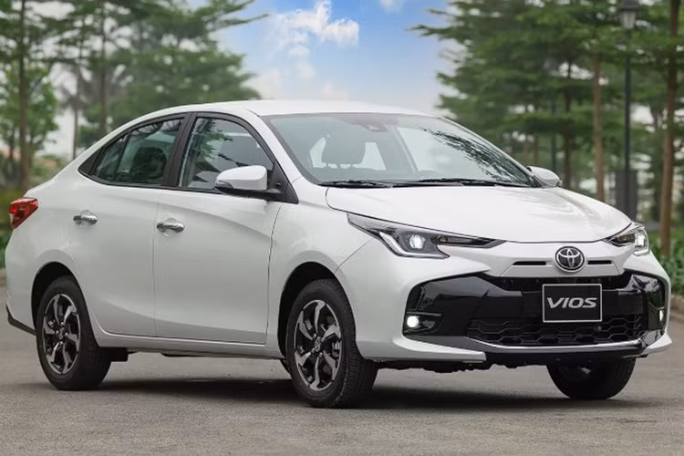  Toyota Vios Xếp sau Hyundai Accent là mẫu sedan “quốc dân” của nhà Toyota, Vios. Sau 2 tháng 7 và 8 liên tục ghi nhận doanh số ở mức “dậm chân tại chỗ” thì tháng 9 vừa qua Toyota Vios đã có một bước nhảy vọt bất ngờ. Cụ thể, doanh số tháng 9 của Toyota Vios đạt 1.496 xe, tăng trưởng 520% so với tháng 8 (288 xe).