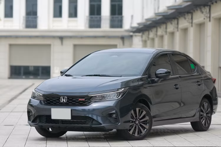Theo đó, trong tháng 9 đã có tổng cộng 719 chiếc Honda City được bán ra, tăng trưởng 85% so với tháng 8. Nhờ đó, mẫu xe của Honda lại quay về với vị trí thứ 3 trong danh sách các mẫu sedan bán chạy nhất thị trường hiện nay.
