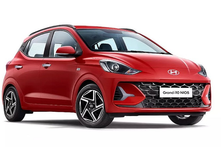 Những trang bị an toàn tiêu chuẩn của xe bao gồm 4 túi khí, cảm biến hỗ trợ đỗ xe phía sau, khóa cửa tự động cảm biến tốc độ, hệ thống chống bó cứng phanh ABS và phân bổ lực phanh điện tử.