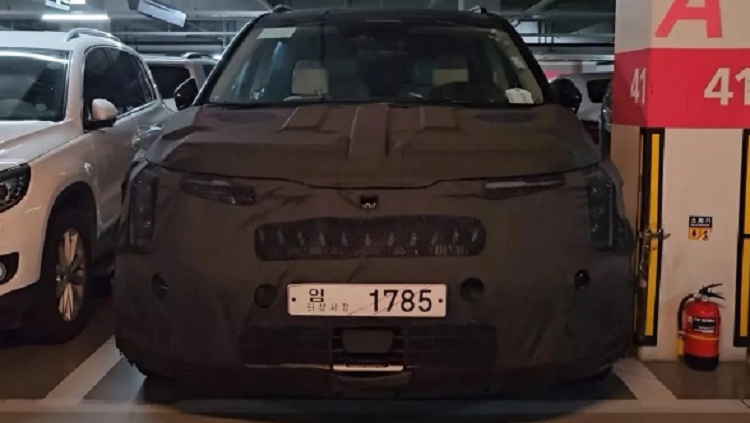 Kia Carnival 2024 tiep tuc lo 