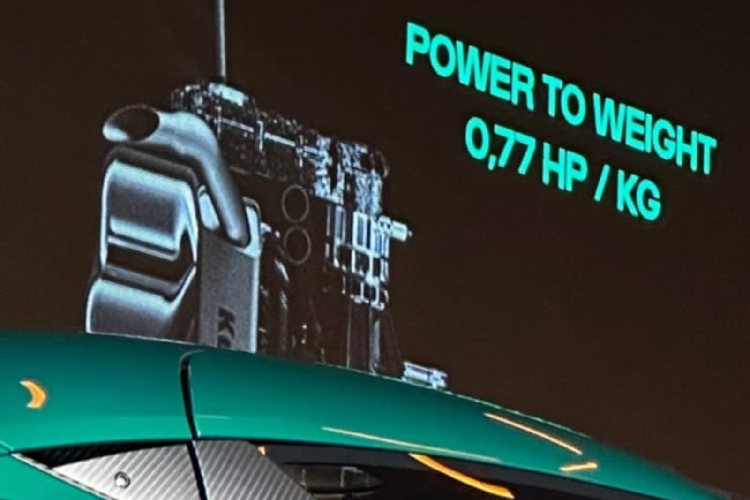 Vào tháng 3/2022, Koenigsegg đã giới thiệu nguyên mẫu đầu tiên của Gemera. Vào thời điểm đó, động cơ 3 xy-lanh chỉ có khả năng đạt 4.500 vòng/phút. Chỉ đến khi chính thức hoàn thiện, Gemera có thể đạt 8.500 vòng/phút.