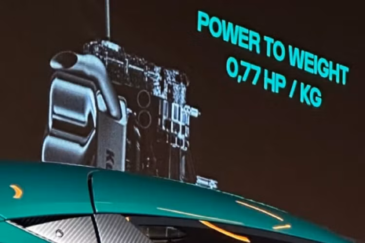 Vào tháng 3/2022, Koenigsegg đã giới thiệu nguyên mẫu đầu tiên của Gemera. Vào thời điểm đó, động cơ 3 xy-lanh chỉ có khả năng đạt 4.500 vòng/phút. Chỉ đến khi chính thức hoàn thiện, Gemera có thể đạt 8.500 vòng/phút.