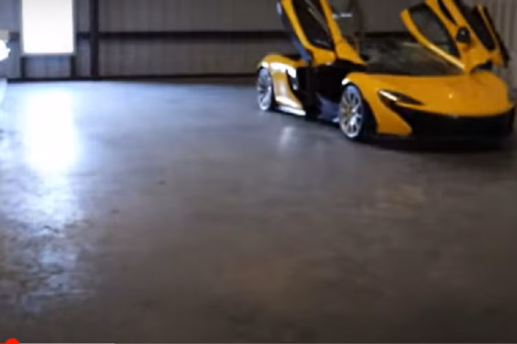Người này rất hay mua các siêu xe tai nạn rồi mang về garage sửa chữa và bán kiếm lời, McLaren P1 sẽ là 1 trong những siêu xe đắt đỏ và hiếm có nhất mà "phù thủy" này mua về garage của mình và tất nhiên, chi phí phục hồi không hề rẻ.