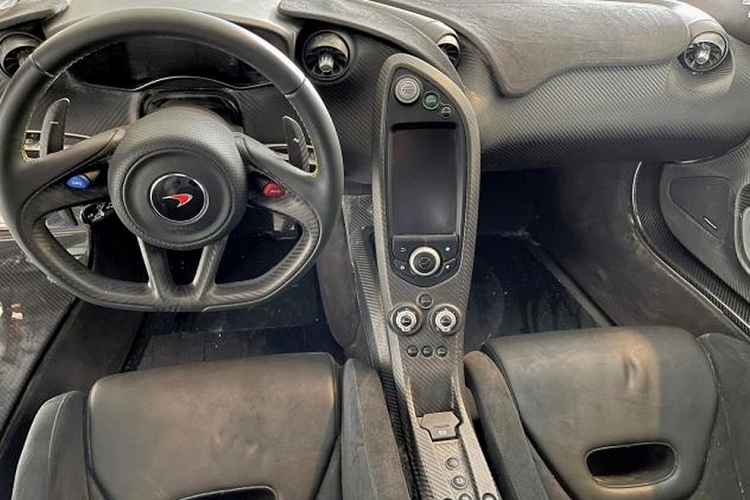 Thông tin mới nhất từ trang Copart cho hay chiếc siêu xe McLaren P1 với màu sơn vàng Volcano Yellow cực nổi bật đã tìm thấy người trúng đấu giá mới.