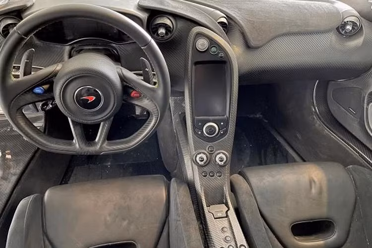 Thông tin mới nhất từ trang Copart cho hay chiếc siêu xe McLaren P1 với màu sơn vàng Volcano Yellow cực nổi bật đã tìm thấy người trúng đấu giá mới.