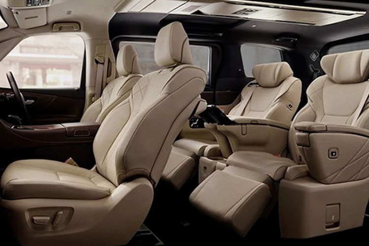 Tuy nhiên, khác với Lexus LM 2024 bản 4 chỗ, Toyota Vellfire không có vách ngăn tích hợp màn hình 48 inch ở giữa khoang lái và khoang hành khách. Điều này giúp hãng Toyota định vị Vellfire 4 chỗ thấp hơn Lexus LM 2024 và tránh sự cạnh tranh không cần thiết.