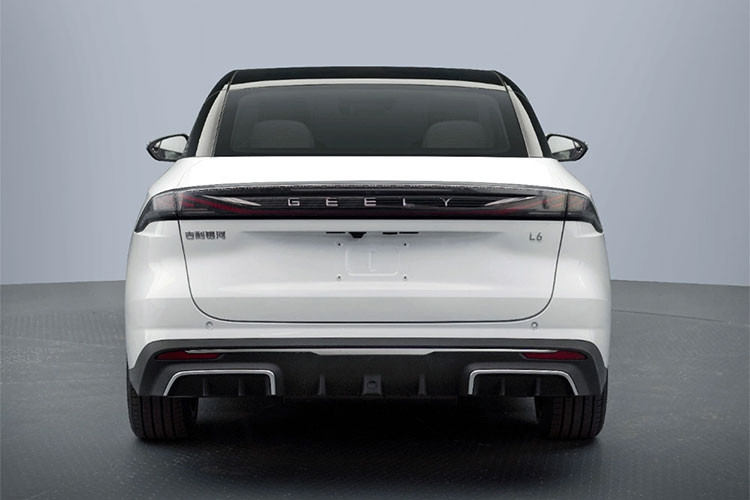 Tất nhiên, hình dạng logo thương hiệu mới cũng tăng thêm sự mới mẻ về mặt thị giác. Ngoài ra, Geely Galaxy L6 sẽ có 5 màu thân xe, trắng, xanh núi, tím đêm quyến rũ, trắng bình minh và xám bình minh, lấy cảm hứng từ đồng hồ 12 giờ. Nhìn từ bên cạnh, chiếc xe Geely Galaxy L6 có hình dáng fastback và được trang bị tay nắm cửa ẩn cùng bánh xe cản gió thấp, khiến chiếc xe trông rất thể thao.