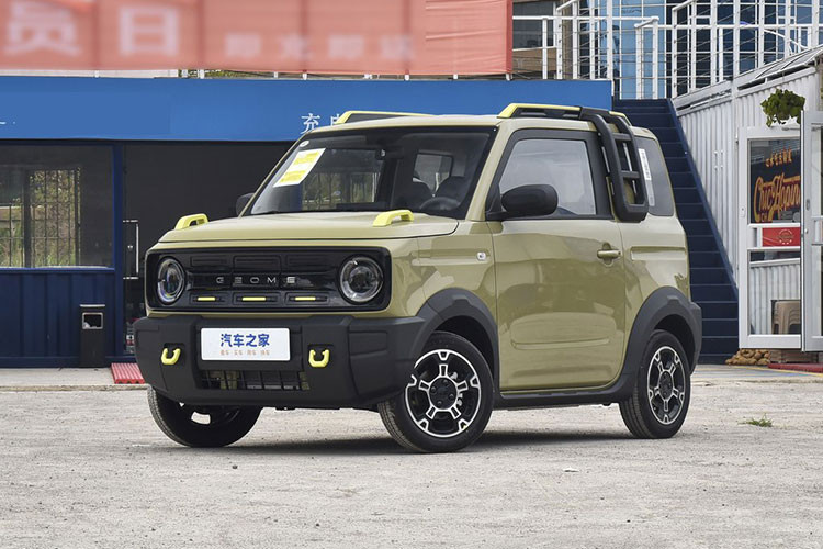 Ở phần sạc,Geely Panda Knight chỉ mất nửa giờ để sạc từ 30% đến 80%. Đồng thời, Panda Knight còn hỗ trợ sạc chậm 3,3kw, có thể sạc lại bằng nhiều phương pháp khác nhau như cọc sạc tại nhà và súng sạc di động.