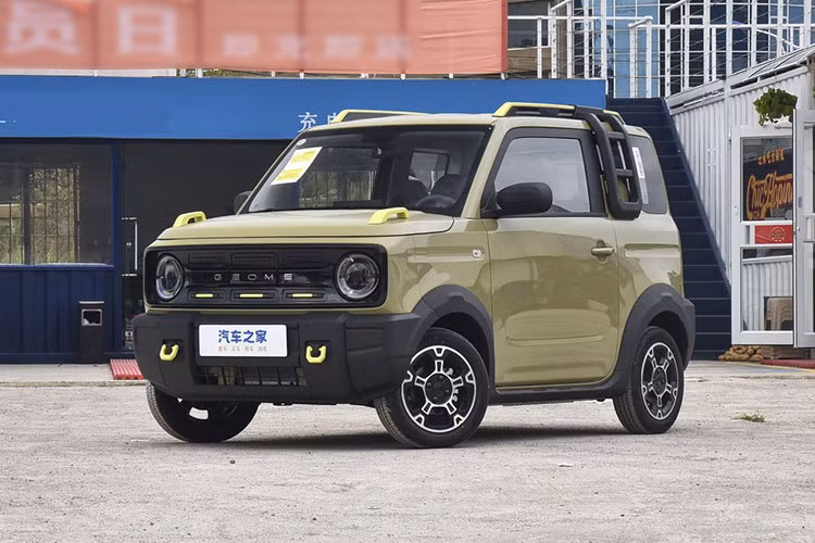 Ở phần sạc,Geely Panda Knight chỉ mất nửa giờ để sạc từ 30% đến 80%. Đồng thời, Panda Knight còn hỗ trợ sạc chậm 3,3kw, có thể sạc lại bằng nhiều phương pháp khác nhau như cọc sạc tại nhà và súng sạc di động.