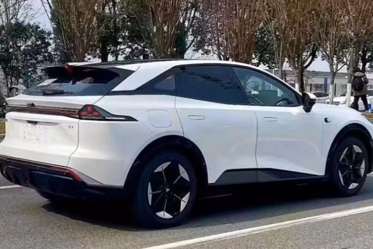 Shenlan S7 sẽ ra mắt công chúng tại Triển lãm ôtô Thượng Hải 2023 vào tháng 4, sau đó sẽ được tung ra thị trường Trung Quốc. Mức giá xe Changan Shenlan S7 2024 dự kiến sẽ bắt đầu khoảng 160.000 nhân dân tệ (tương đương 550 triệu đồng).