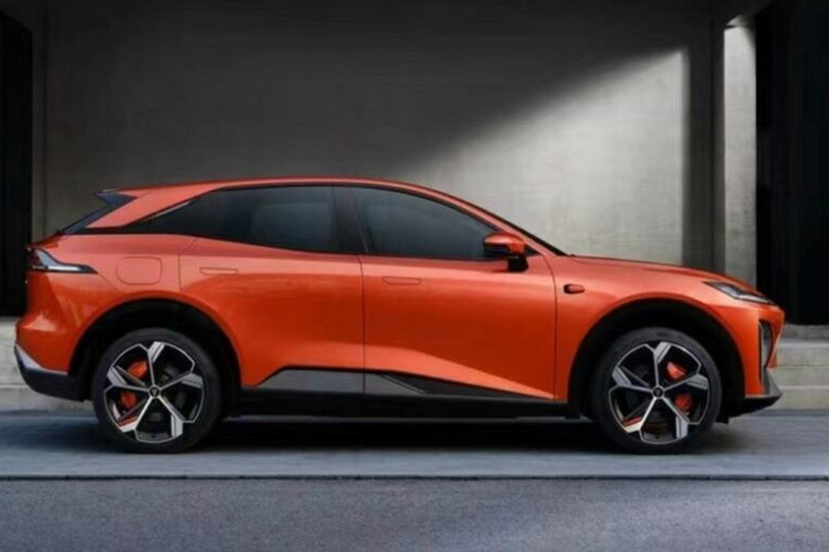 Nhìn lướt qua các hình ảnh do hãng xe Trung Quốc đăng tải, S7 có ngoại hình khá hầm hố và thiết kế khí động học với một số chi tiết thể thao, như vòm bánh xe màu đen và khung cửa sổ màu đen.