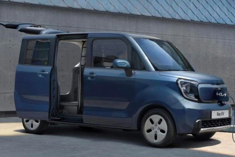 Xe điện Kia Ray EV 2024 hỗ trợ sạc nhanh 150 kW và sạc chậm 7 kW. Thời gian sạc từ 10 - 80% sử dụng sạc nhanh là khoảng 40 phút. Nhìn chung, ngoại thất của bản thuần điện này không khác gì so với bản chạy bằng động cơ đốt trong.