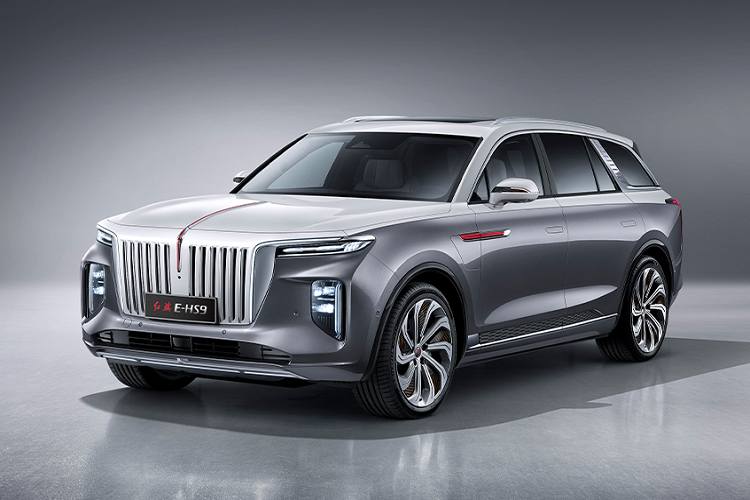 Hongqi E-HS9 cũng được trang bị hệ thống hỗ trợ an toàn hiện đại với camera 360 độ, cảnh báo va chạm phía trước, hỗ trợ giảm thiểu va chạm phía trước, giám sát điểm mù, cảnh báo chệch làn đường