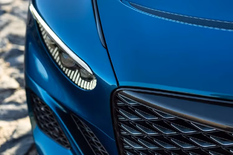 Các sửa đổi đối với động cơ của Batur bao gồm cửa hút gió, bộ tăng áp và bộ làm mát trung gian. Việc hiệu chỉnh phần mềm cho động cơ, hộp số và kiểm soát độ ổn định điện tử cũng khác với cách thiết lập thông thường.