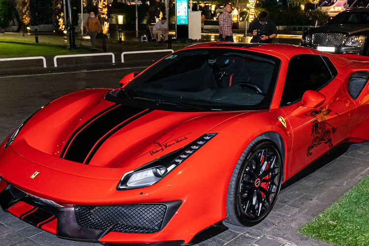 Chiếc siêu xe Ferrari 488 Pista Spider của đại gia Hoàng Kim Khánh được cho độc nhất Việt Nam, sau khi mua từ 1 công ty nhập khẩu tư nhân.