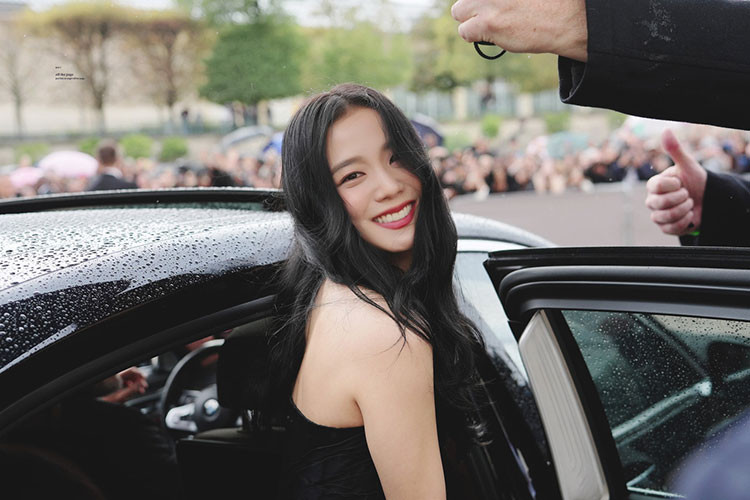 Động cơ của Mercedes-Benz S500 hạng sang kết hợp với hệ thống khởi động tích hợp bộ đề 48 V giúp bổ sung 22 mã lực và 250 Nm cho xe khi đề-pa. Nhờ đó, xe có thể tăng tốc từ vị trí xuất phát lên 100 km/h trong thời gian 4,9 giây và đạt tốc độ tối đa 210km/giờ.