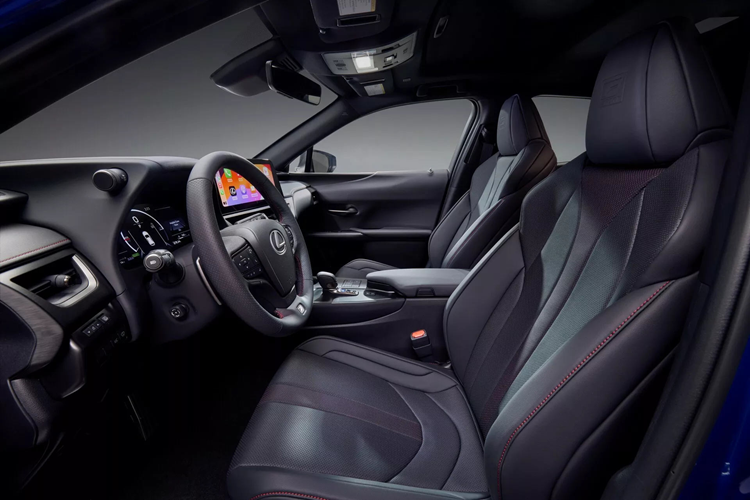 Pin hydrua niken cũ được thay thế bằng pin lithium-ion hiện đại hơn. Chiếc xe nhỏ cũng áp dụng công nghệ chuyển số điện tử shift-by-wire mới, hứa hẹn mang lại “trải nghiệm chuyển số nhanh hơn và liền mạch hơn”.