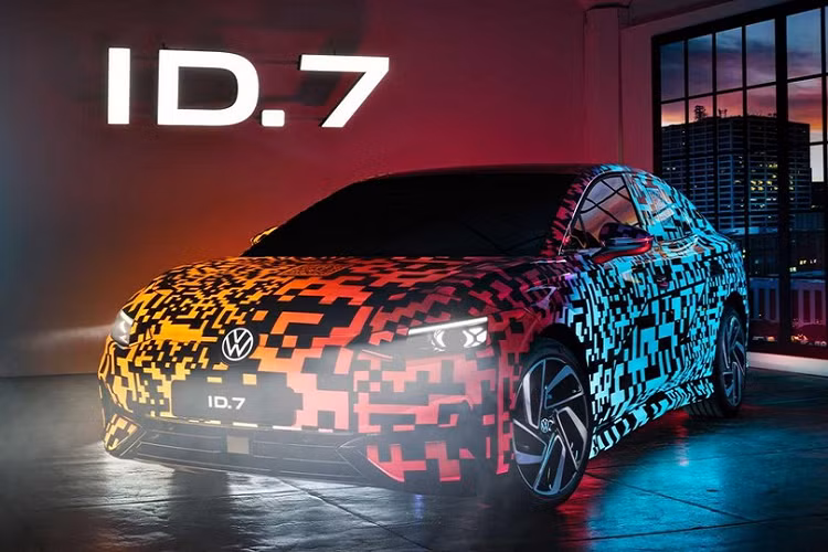 Volkswagen ID.7 chạy điện sử dụng cùng một nền tảng ma trận truyền động điện mô-đun (MEB) được tìm thấy trong các dòng xe điện của Tập đoàn Volkswagen, nhưng nó không nhỏ gọn như ID.4.
