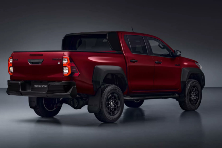 Mẫu xe bán tải Toyota Hilux GR Sport II thực chất là sự nối tiếp của phiên bản Hilux GR Sport dành cho thị trường châu Âu, từng được Toyota công bố vào tháng 1/2022 và khác biệt so với bản cùng tên bán ra ở Thái Lan, Nhật Bản. Mẫu xe này sẽ được bán chính thức tại thị trường Anh Quốc kể từ đầu năm 2024 và có duy nhất một kiểu thân xe cabin kép.