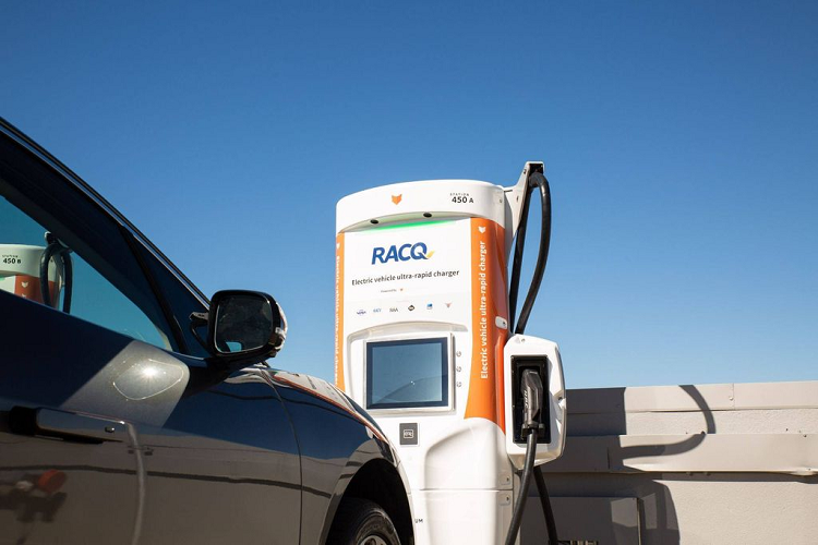 Oto dien day pin van do tai tram sac co the se bi tinh phi-Hinh-2