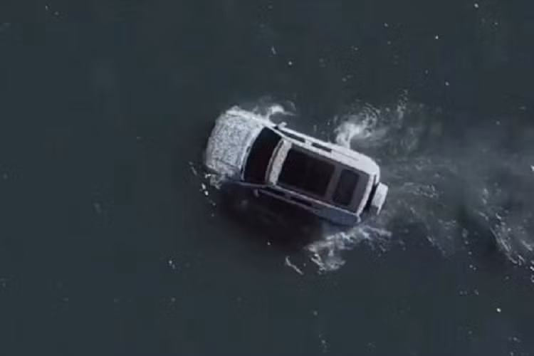 Giới báo chí Trung Quốc dự đoán mẫu xe đầu tiên của thương hiệu YangWang sẽ có giá 1 triệu Nhân dân tệ (khoảng 3,4 tỷ đồng). Nếu đúng giá xe YangWang U8 2023 như vậy, nó chỉ bằng một nửa so với SUV hạng sang Mercedes-Benz G-Class (1,892 triệu Nhân dân tệ) ở Trung Quốc.