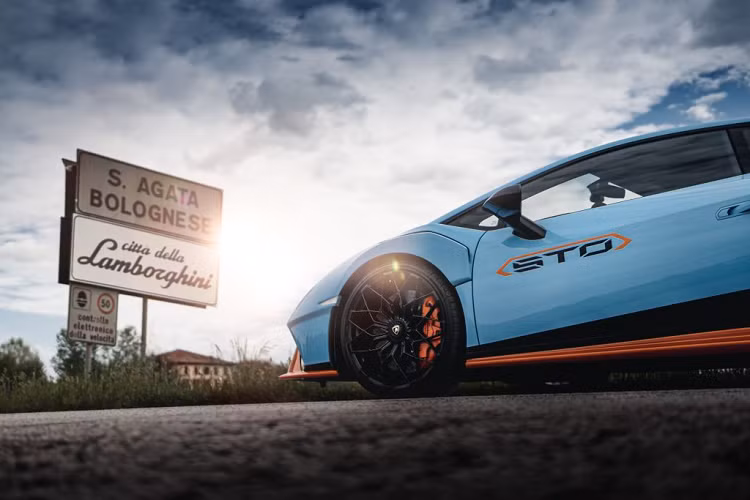 Trong lĩnh lực nhân sự, thương hiệu cũng nhận được chứng nhận IDEM khi là công ty đầu tiên trong lĩnh vực sản xuất ô tô cam kết về quyền bình đẳng giới.