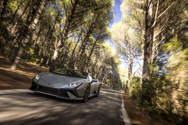 Mẫu Super SUV mới này được trang bị sức mạnh 666 mã lực và trọng lượng giảm 47 kg, khiến mẫu xe có tỷ lệ trọng lượng trên công suất tốt là 3,2 – tốt nhất trong phân khúc.