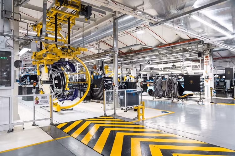 Dựa trên nhiều sáng kiến, đầu tư và công sức mà công ty áp dụng và những thực nghiệm hàng ngày để cải thiện chất lượng của hành tinh xanh này, giải thưởng là sự công nhận Lamborghini chính là một trong những công ty bền vững nhất tại nước Ý.