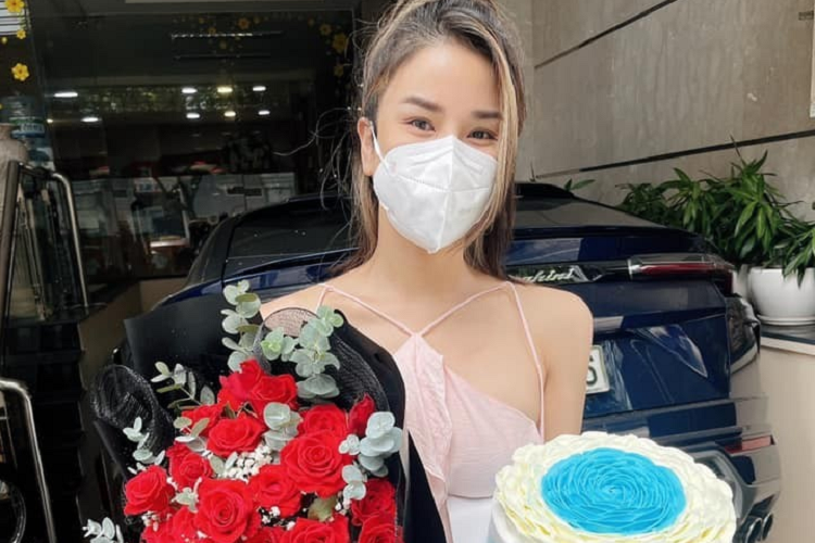 Nhờ đó mà chiếc xe thể thao BMW i8 có thời gian tăng tốc từ vị trí xuất phát lên 100km/h chỉ trong khoảng thời gian 4,4 giây trước khi đạt vận tốc tối đa 250 km/h. Chỉ với động cơ điện, chiếc xe thể thao BMW i8 có thể hoàn thành quãng đường dài 35km và đạt vận tốc tối đa 120km/h.