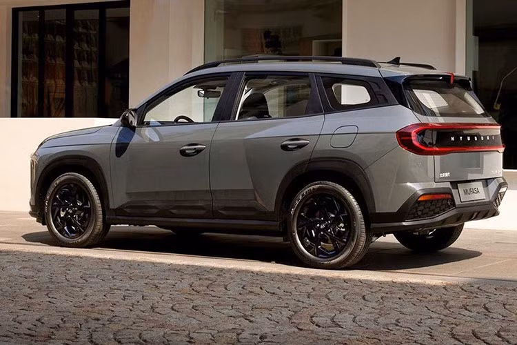 Hiện tại giá xe Subaru Ascent 2024 chưa được tiết lộ, tuy nhiên theo nhiều đồn đoán nó sẽ có giá không dưới 2 tỷ đồng. Mức giá này được coi là khá cạnh tranh bởi trong phân khúc SUV cỡ lớn, các đối thủ là Explorer và Teramont đang có giá lần lượt là 2,399 và 2,499 tỷ đồng.