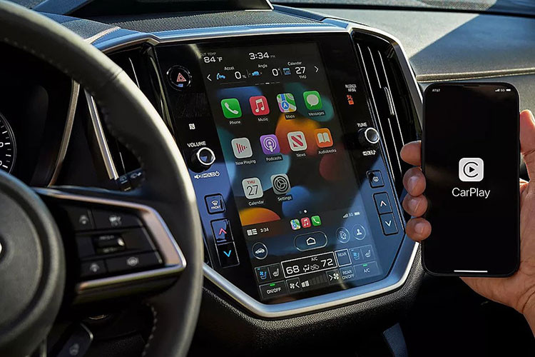 Chiếc SUV này được trang bị màn hình thông tin giải trí đặt dọc kích thước 11,6 inch tiêu chuẩn mới. Bên cạnh màn hình lớn hơn, hệ thống mới còn có khả năng tương thích Android Auto không dây và Apple CarPlay không dây. Cũng như các điều khiển đa phương tiện và khí hậu chuyên dụng.