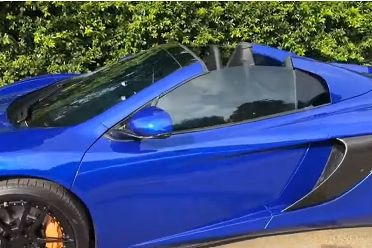 Sau 1 năm mua xe về garage, Minh Nhựa đã bất ngờ sang tay chiếc siêu xe mui trần McLaren 650S Spider cho người bạn thân có chung niềm đam mê siêu xe với mình là Cường Đô la. Doanh nhân 8X này cũng mang chiếc xe McLaren 650S Spider đi tham dự hành trình Car Passion trong năm 2018, ngoài ra, siêu xe mui trần còn được dán nhiều bộ áo đề-can khác nhau như xám crôm, vàng đen...