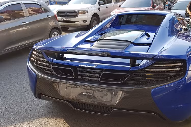 Được mang về nước vào giữa năm 2016, chiếc siêu xe McLaren 650S Spider màu Aurora Blue này vốn là 1 trong 2 chiếc xe được Minh Nhựa mua trong cùng một ngày, xe còn lại chính là Lamborghini Aventador SV LP750-4. Cả 2 siêu xe này khi đó đều có cùng màu xanh dương, rất đẹp, rất độc và lạ mắt. Thời điểm về nước, giới mê xe tin rằng, giá xe McLaren 650S Spider này sau khi lăn bánh tới hơn 16 tỷ đồng.