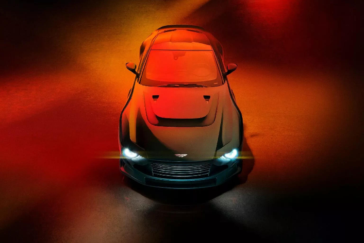 Chất liệu sợi carbon cũng hiện diện nhiều bên trong nội thất xe, từ trên cửa cho đến bộ ghế ngồi. Đặc biệt, ghế xe còn được ứng dụng lớp bọc bằng vải tuýt len, giống với loại từng được sử dụng trong chiếc DBR1 vô địch giải đua Le Mans từ năm 1959. 