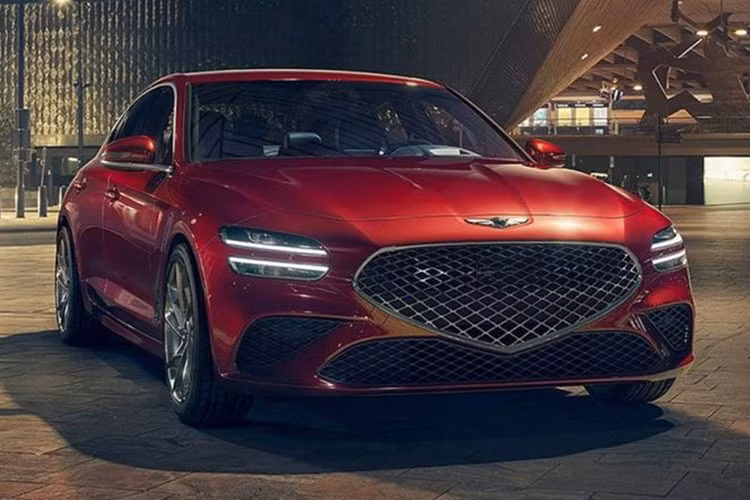 Tại thị trường Hàn Quốc, giá xe Genesis G70 2023 hiện có mức dao động từ 43,15 - 48,05 triệu Won (tương đương 764 - 851 triệu đồng). Mẫu xe này là đối thủ của BMW 3-Series và Mercedes-Benz C-Class.