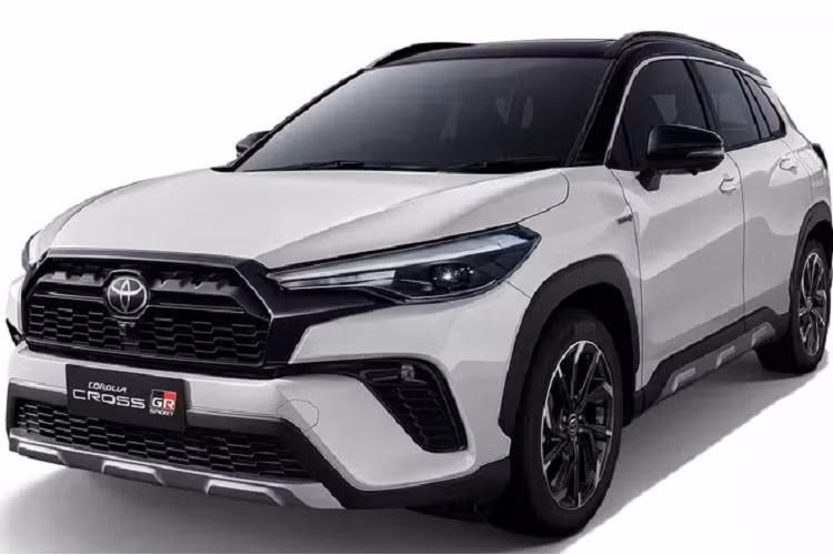 So với phiên bản thông thường, Toyota Corolla Cross GR Sport 2023 mới có thiết kế hấp dẫn hơn, đặc biệt là phần đầu xe nổi bật với phong cách thể thao, hầm hố.