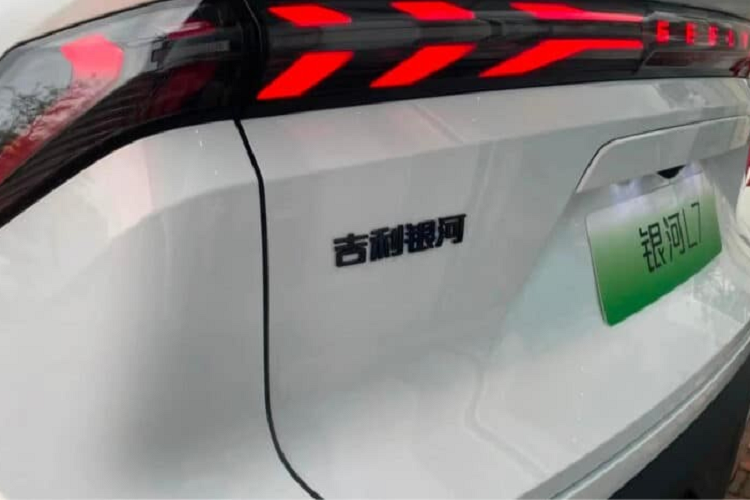 Nó được trang bị động cơ xăng, 4 xi-lanh, dung tích 1,5 lít, tăng áp và một động cơ điện. Công suất đầu ra của phiên bản FWD là 390 mã lực, đối với phiên bản 4WD, công suất đầu ra của nó đạt 660 mã lực. Galaxy L7 có thể tăng tốc từ 0 lên 100 km/h trong 6,9 giây. Về mức tiêu thụ nhiên liệu là 5,25 L/100 km. Nhờ đó, L7 có thể chạy hết quãng đường 1.370 km theo chu trình thử nghiệm CLTC của Trung Quốc.