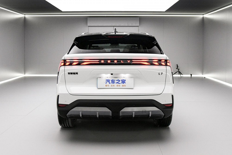 Triển lãm ô tô Thượng Hải 2023 không chỉ là sân khấu cho các hãng xe trình diễn những mẫu xe hàng đầu, công nghệ tiên tiến, mà còn giúp họ chốt được nhiều đơn hàng hơn, chính vì điều này mà nhiều hãng sẽ chọn triển lãm xe để mở bán các mẫu xe mới, Geely có thể làm điều đó với mẫu xe Galaxy L7 ngập công nghệ.