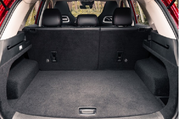 Theo các tư vấn bán hàng, MG HS 2023 sẽ được nhập khẩu nguyên chiếc từ Thái Lan thay vì Trung Quốc. Nhờ đó, giá xe MG HS 2023 tại Việt Nam sẽ thấp hơn trước đây, dao động từ 750 triệu đồng.