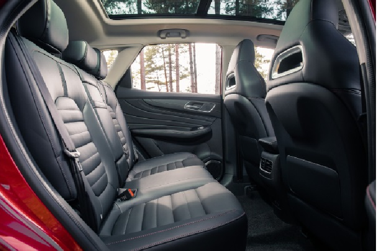 MG HS 2023 được trang bị hàng loạt tính năng hỗ trợ lái an toàn, tiên tiến như: cảnh báo lệch làn đường, hỗ trợ chuyển làn đường, giữ làn đường, kiểm soát hành trình thích ứng, hỗ trợ lái xe khi tắc đường, cảnh báo tiền va chạm, đèn pha thông minh, cảnh báo điểm mù, cảnh báo phương tiện cắt ngang khi lùi và cảnh báo va chạm khi mở cửa. Tại thị trường Thái Lan, MG HS 2023 có 2 phiên bản động cơ.