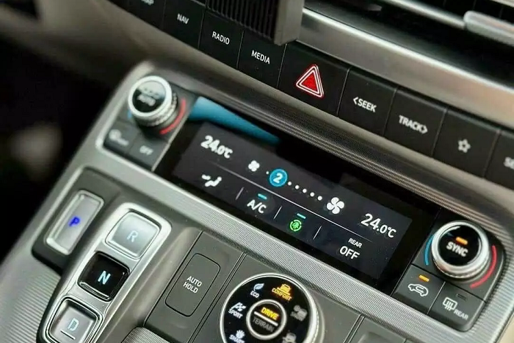 Hiện tại, dòng SUV lớn nhất của Hyundai tại Việt Nam là SantaFe (Cỡ D) có giá từ 1 - 1,4 tỷ đồng. Kể từ khi ra mắt thế hệ mới vào năm 2018, mẫu xe SUV Hyundai Palisade đã ghi được dấu ấn đặc biệt với khách hàng tại Mỹ và trên toàn thế giới. Xe sở hữu thiết kế cứng cáp và đẹp mắt, thực dụng nhưng thời trang.