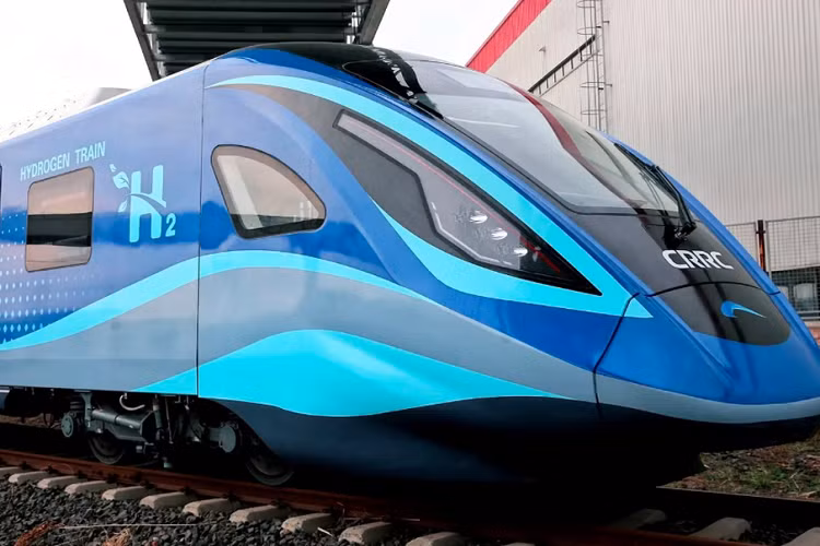 Theo kế hoạch của Ủy ban Cải cách và Phát triển Quốc gia và Cục Quản lý Năng lượng Quốc gia Trung Quốc, dự kiến đến năm 2025, đất nước đông dân nhất thế giới này có khoảng 50.000 phương tiện chạy bằng pin nhiên liệu hydro và sản lượng hydro hàng năm từ năng lượng tái tạo đạt 100.000 đến 200.000 tấn.